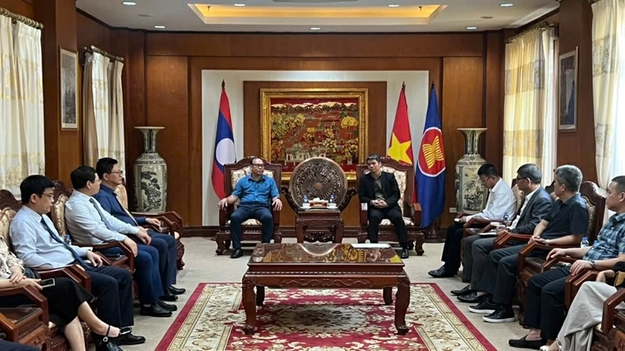 Vietnam Education Publishing House promotes Vietnamese knowledge at the 6th International Book and Culture Festival in Laos Vietnam Education Publishing House promotes Vietnamese knowledge at the 6th International Book and Culture Festival in Laos