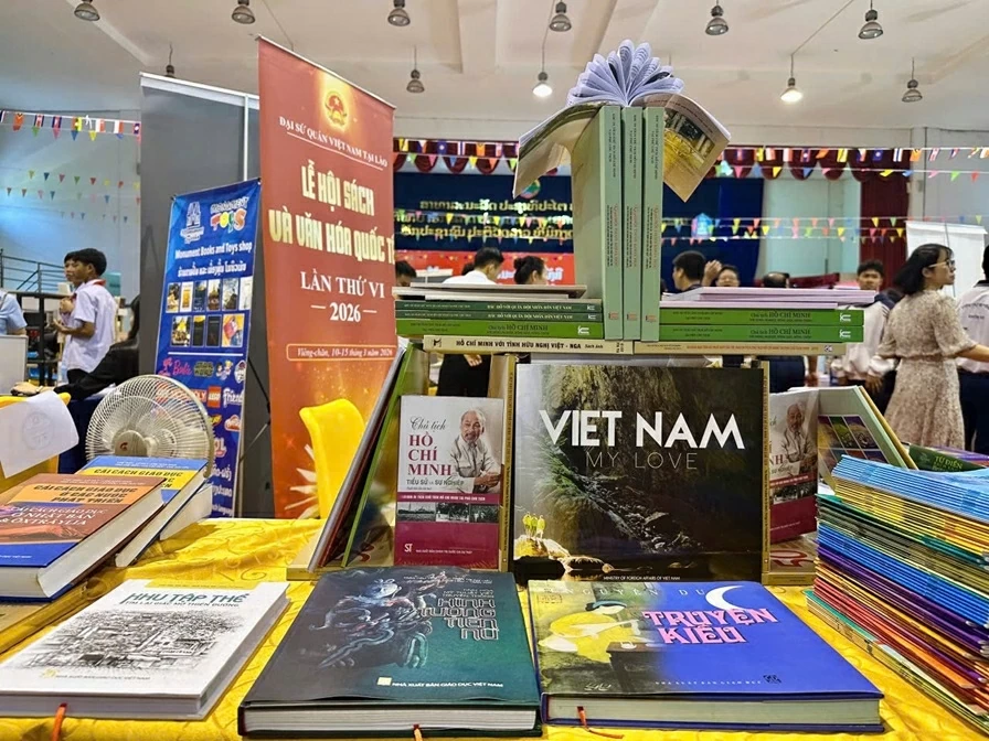 Vietnam Education Publishing House promotes Vietnamese knowledge at the 6th International Book and Culture Festival in Laos
