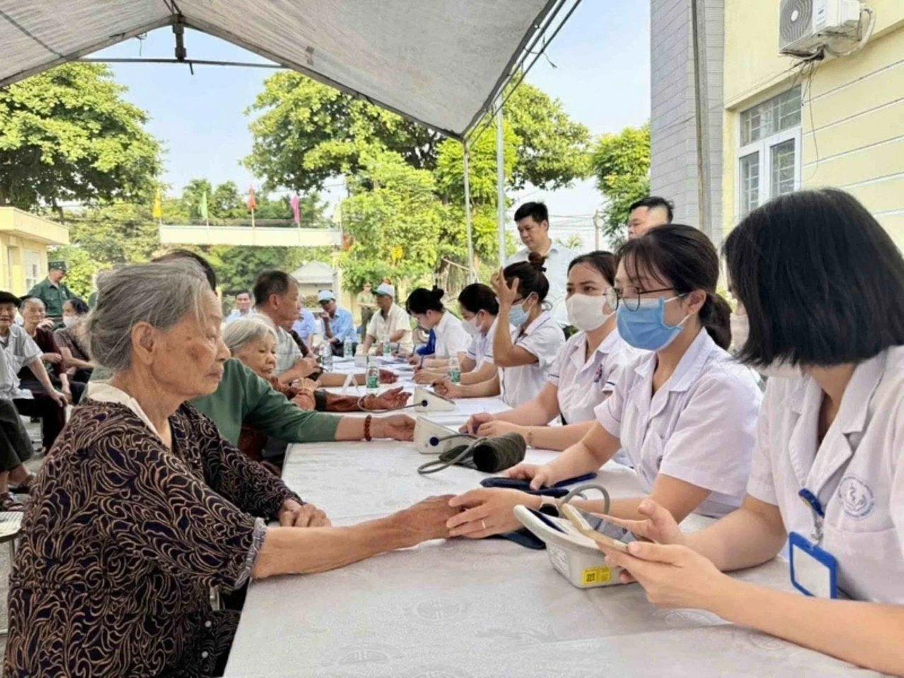 Promoting social welfare to ensure people's right to enjoy development achievements