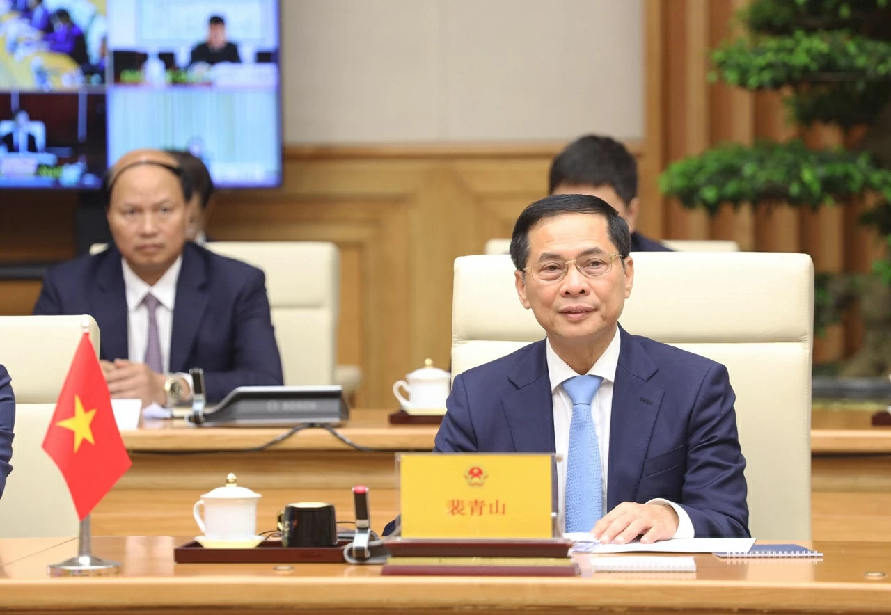 Deputy PM Bui Thanh Son and Chinese Foreign Minister Wang Yi chair 17th Meeting of the Vietnam-China  Steering Committee for bilateral cooperation