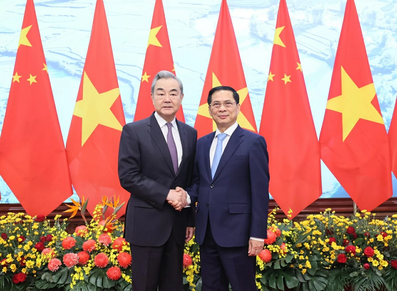 Deputy PM Bui Thanh Son and Chinese Foreign Minister Wang Yi chair 17th Meeting of the Vietnam-China  Steering Committee for bilateral cooperation