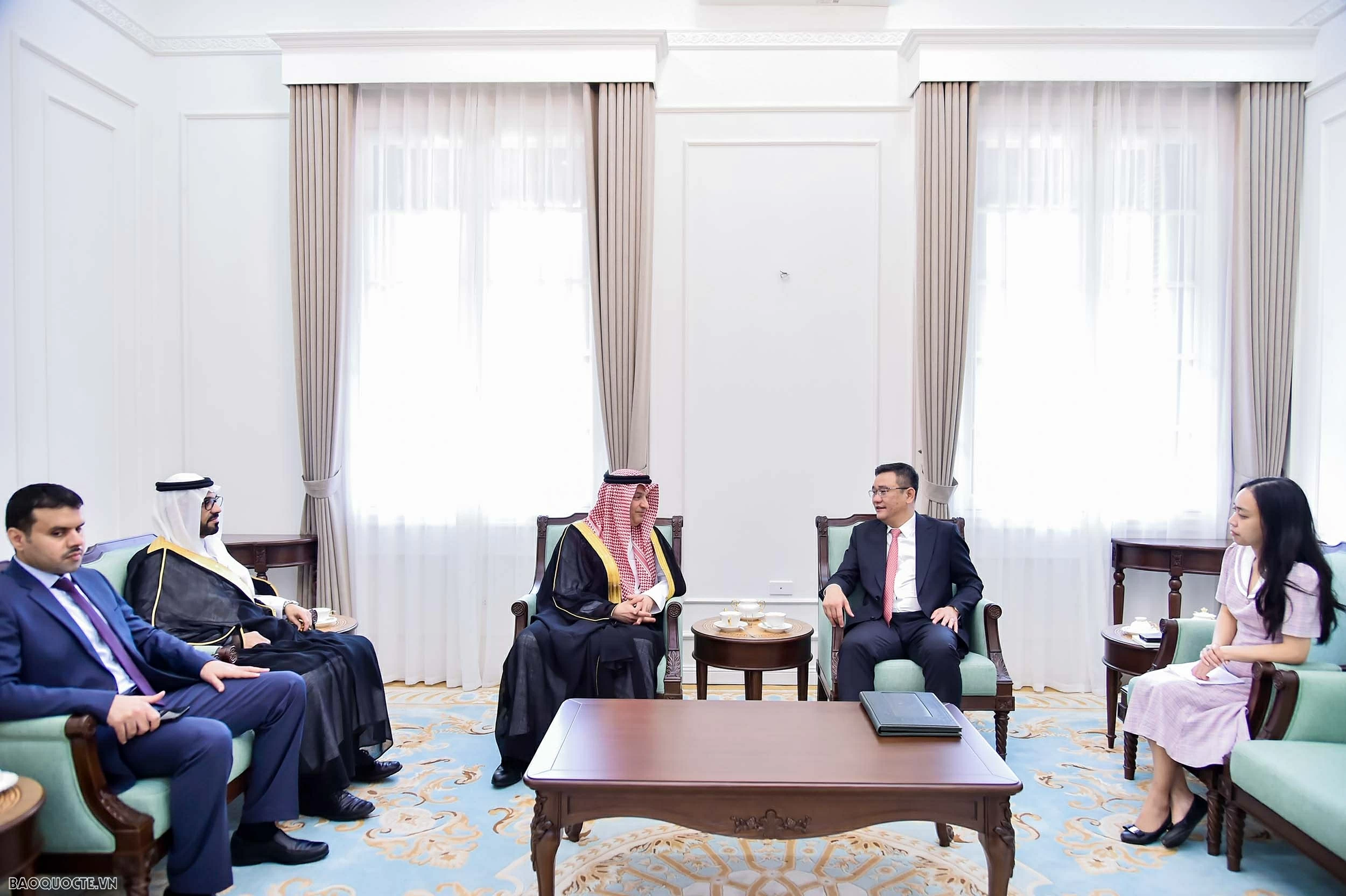 Chief of State Protocol Directorate receives copy of Credentials from Saudi Arabian Ambassador to Vietnam Chief of State Protocol Directorate receives copy of Credentials from Saudi Arabian Ambassador to Vietnam