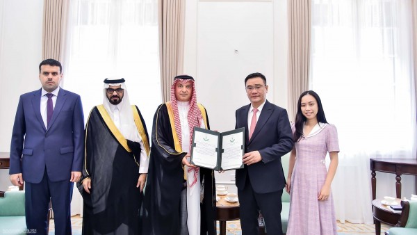 Chief of State Protocol Directorate receives copy of Credentials from Saudi Arabian Ambassador to Vietnam