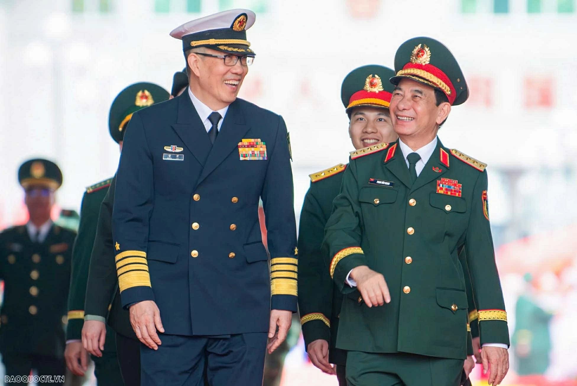 Vietnam, China Defense Ministers meet at border for friendship exchange activities