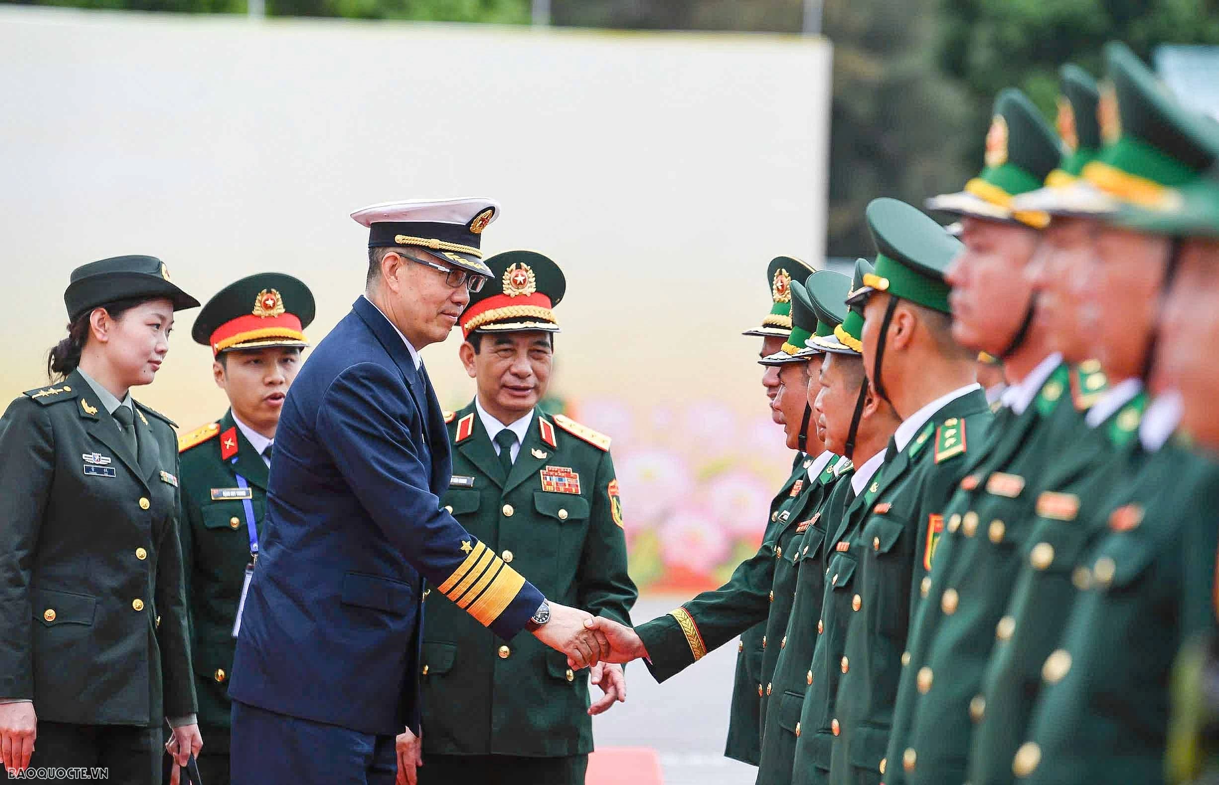 Border guards showcase service dogs to Vietnamese and Chinese Defense Ministers
