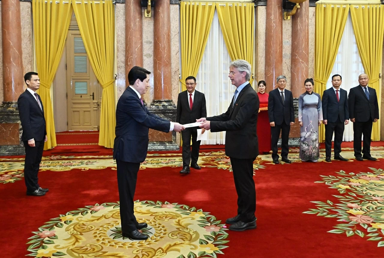 President Luong Cuong receives Credentials from new Ambassadors
