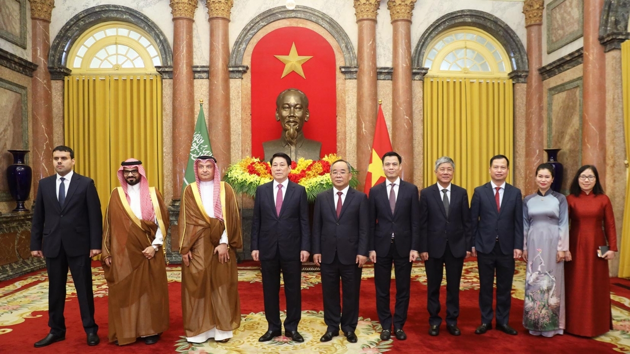 President Luong Cuong receives Credentials from new Ambassadors