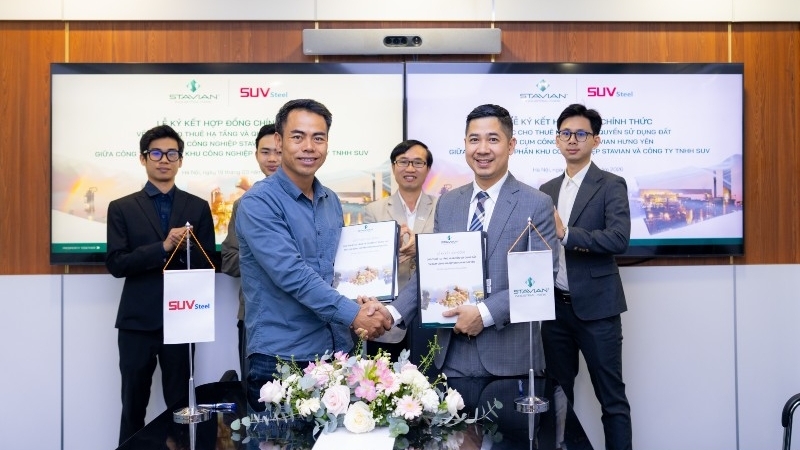 Stavian Hung Yen Industrial cluster signs land sublease contract and hands over land to investors