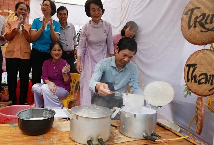Thanh Tri Rice Paper Making recognized as National Intangible Cultural Heritage Thanh Tri Rice Paper Making recognized as National Intangible Cultural Heritage