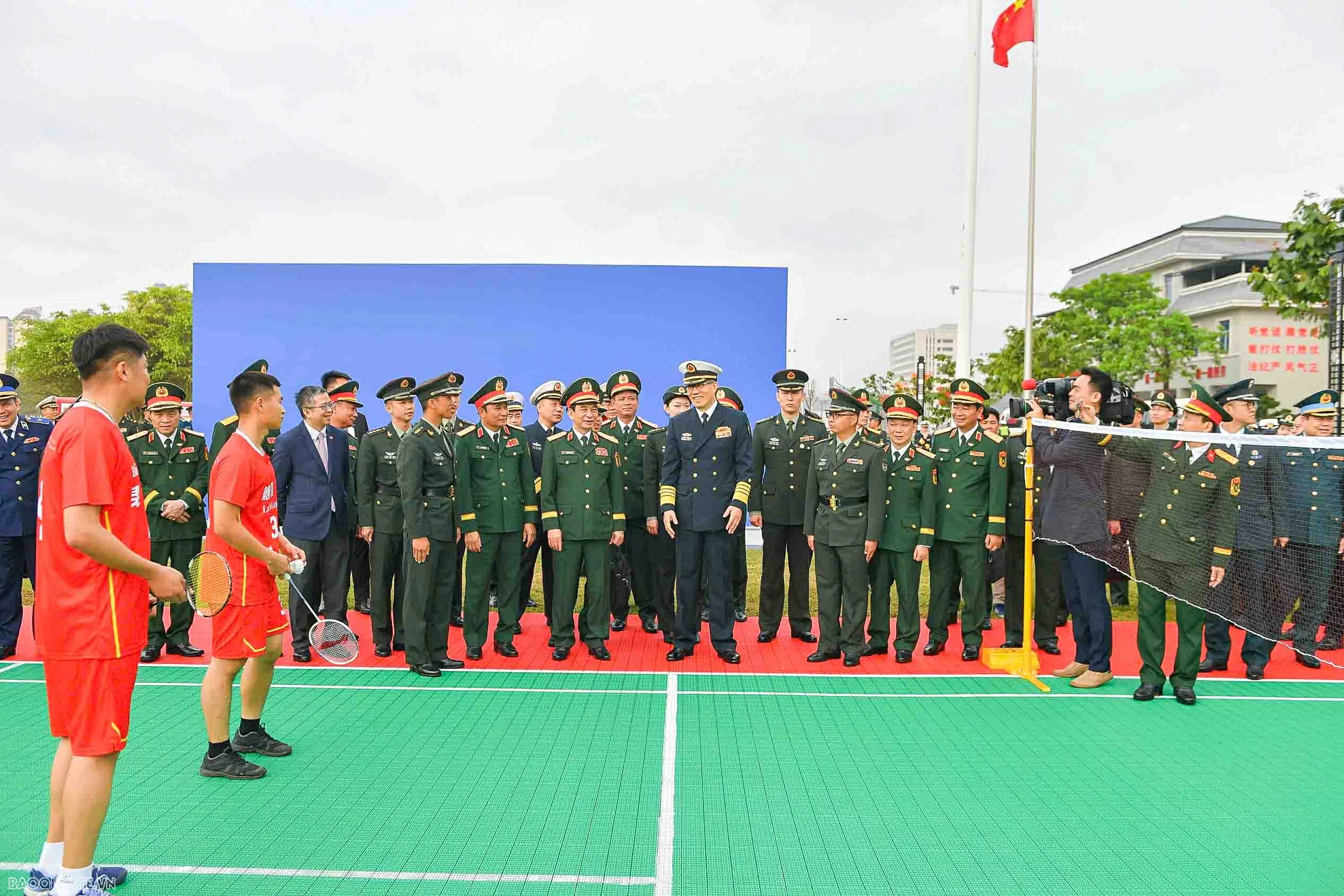 General Phan Van Giang visits China's Dongxing International Border Gate