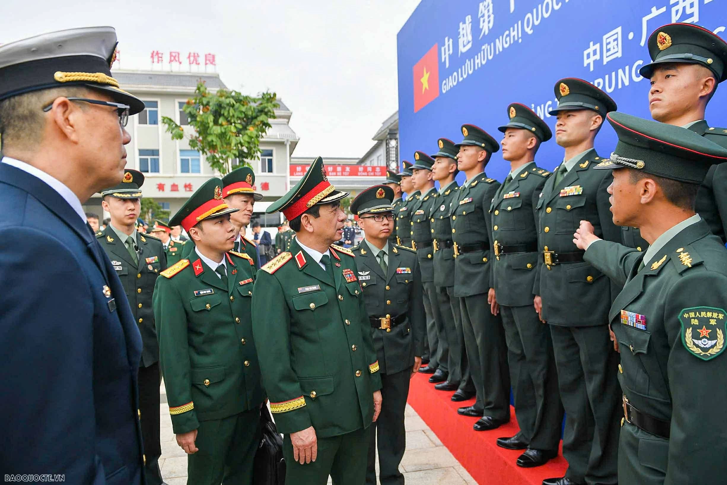 General Phan Van Giang visits China's Dongxing International Border Gate