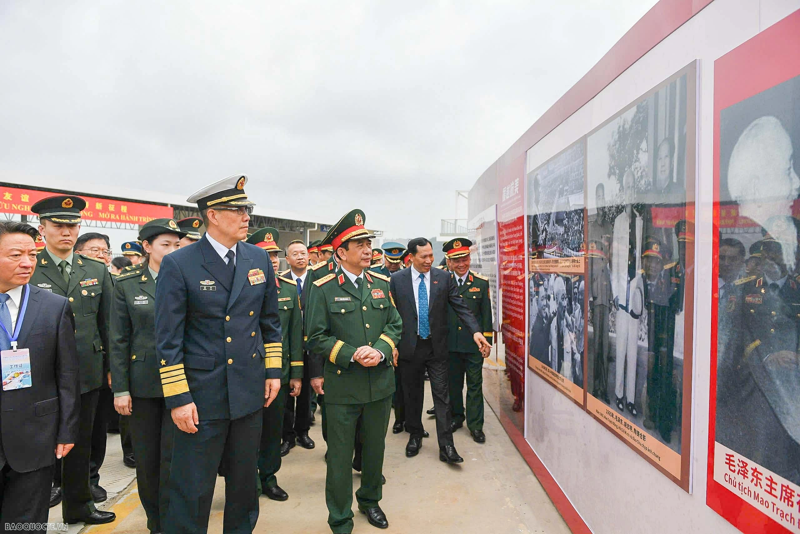 General Phan Van Giang visits China's Dongxing International Border Gate
