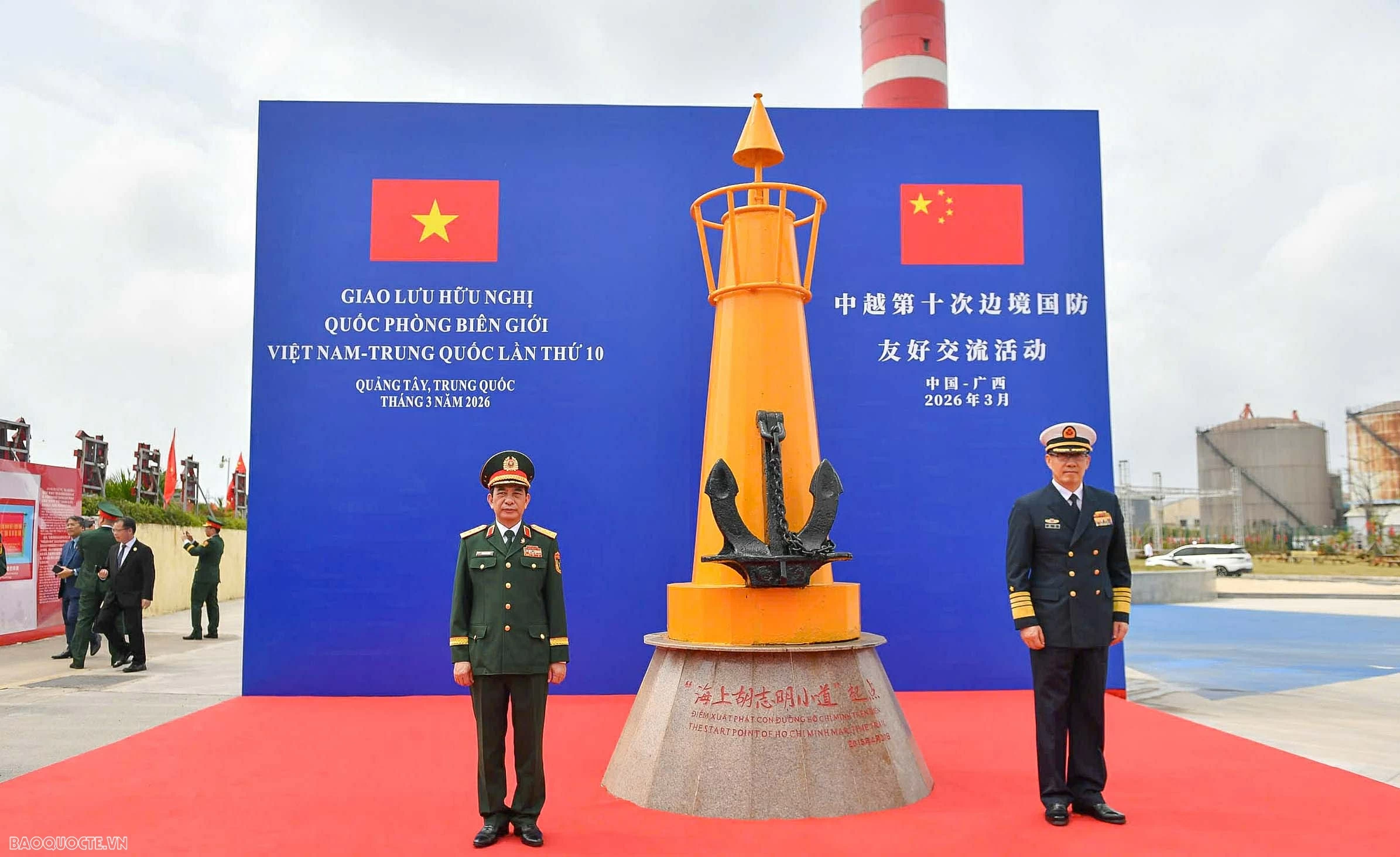 General Phan Van Giang visits China's Dongxing International Border Gate