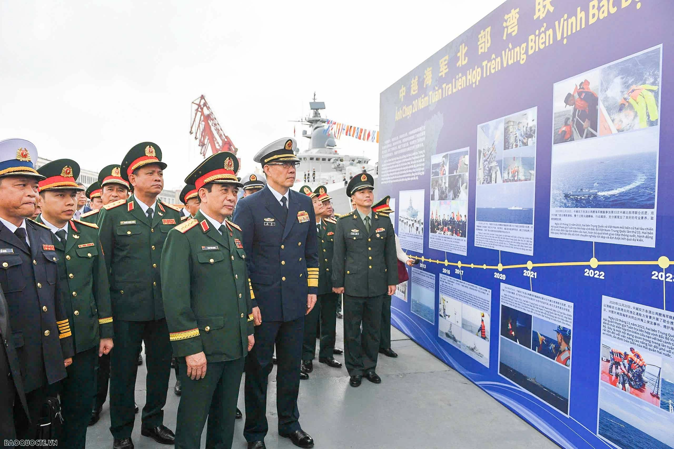 General Phan Van Giang visits China's Dongxing International Border Gate