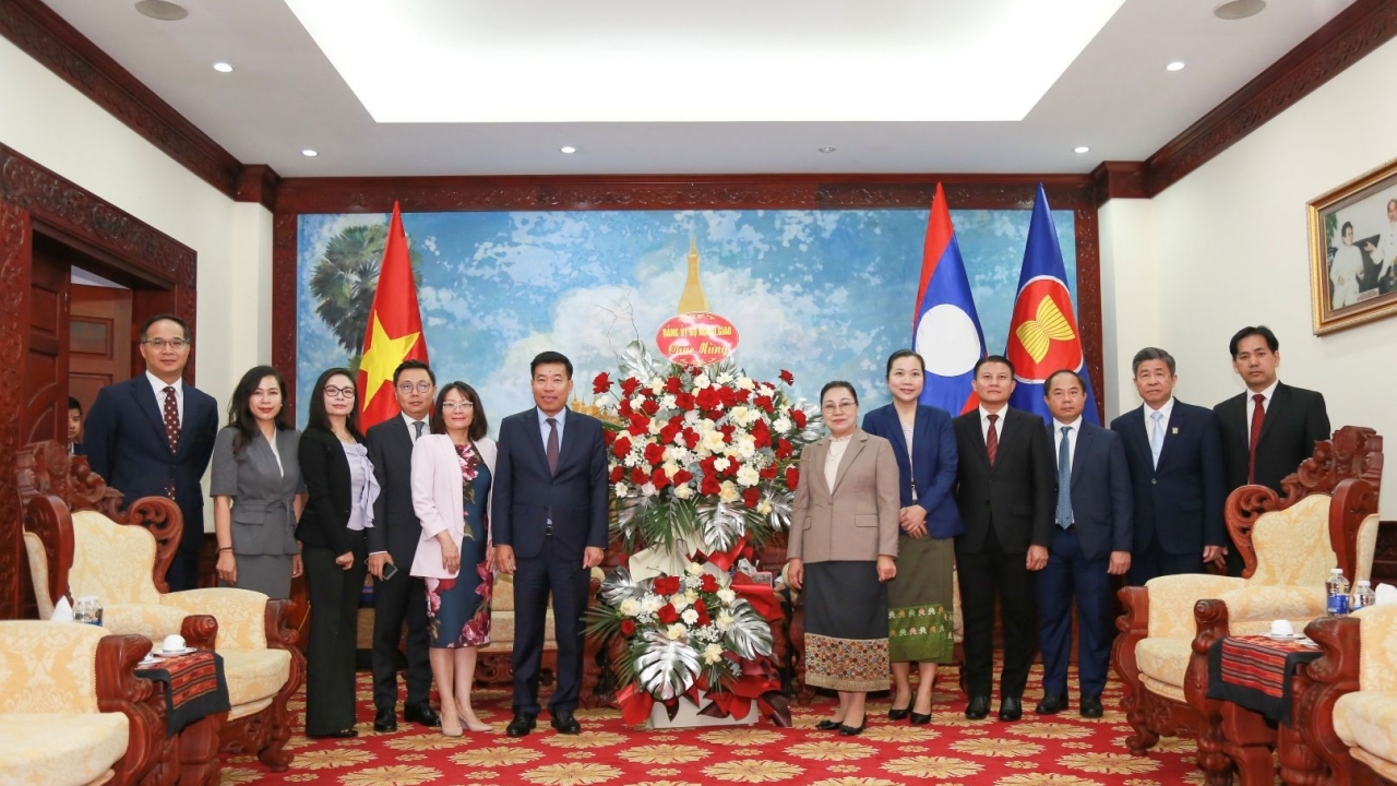 Party Central Committee member, Deputy FM Nguyen Manh Cuong extends congratulations on 71st anniversary of Lao People's Revolutionary Party