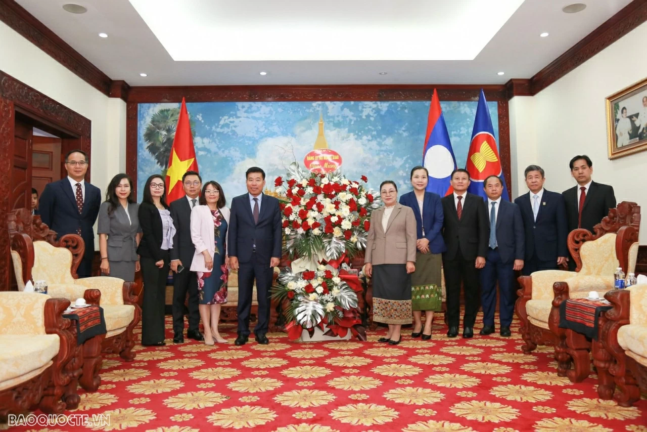 Party Central Committee member, Deputy FM Nguyen Manh Cuong extends congratulations on 71st anniversary of Lao People's Revolutionary Party