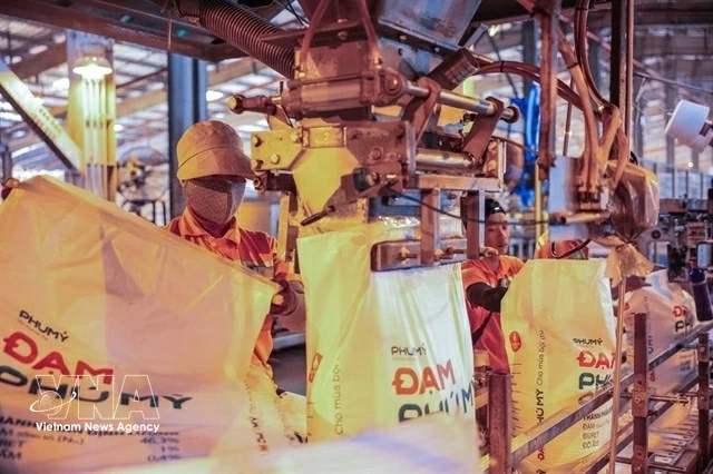A packaging line at the PetroVietnam Fertiliser and Chemicals Corporation (Phu My). (Photo: VNA)