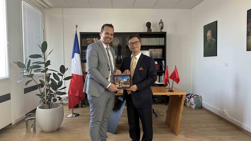 Vietnam boosts multilateral cooperation in Marseille