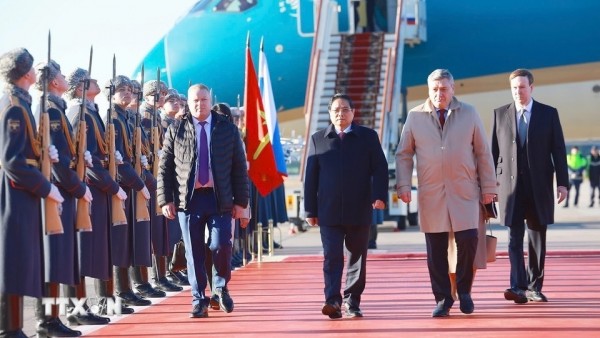 Prime Minister Pham Minh Chinh arrives in Moscow, beginning an official visit to Russia