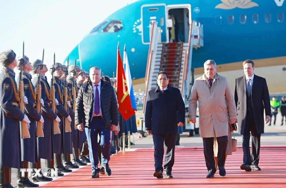 Prime Minister Pham Minh Chinh arrives in Moscow, beginning an official visit to Russia