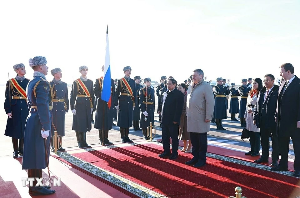 Prime Minister Pham Minh Chinh arrives in Moscow, beginning an official visit to Russia