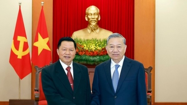 Party General Secretary To Lam hosts Lao Public Security Minister in Hanoi