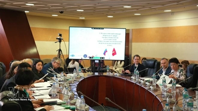 Russian students compete in fifth annual Vietnamese translation contest