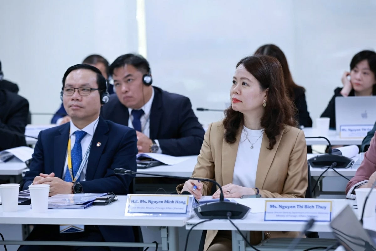 Deputy FM Nguyen Minh Hang: Affirming the bond, companionship, and strategic cooperation between Vietnam and Laos Deputy FM Nguyen Minh Hang: Affirming the bond, companionship, and strategic cooperation between Vietnam and Laos