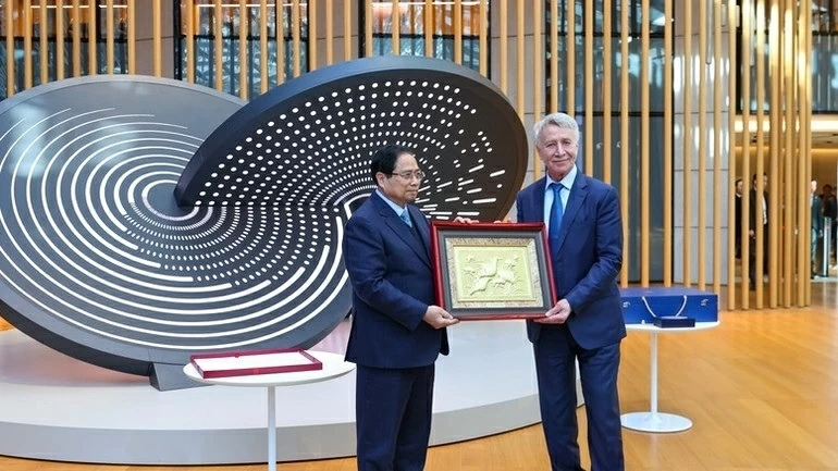 PM Pham Minh Chinh receives Novatek Chairman, promotes cooperation on key LNG projects PM Pham Minh Chinh receives Novatek Chairman, promotes cooperation on key LNG projects