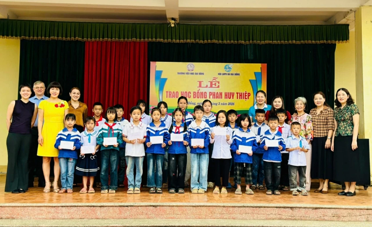 Dr. Phan Bich Thien - Overseas Vietnamese establish scholarship fund to honour family and homeland Dr. Phan Bich Thien - Overseas Vietnamese establish scholarship fund to honour family and homeland