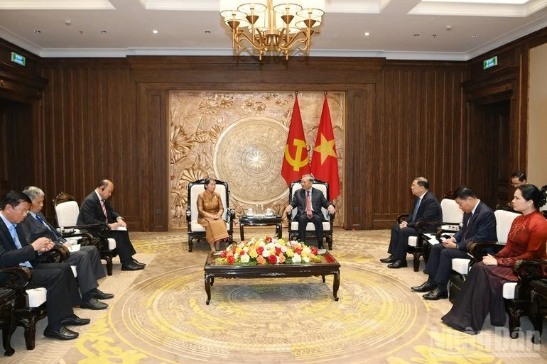 General Secretary To Lam welcomes delegation from Cambodian National Council of the Solidarity Front for the Development of Cambodia Motherland
