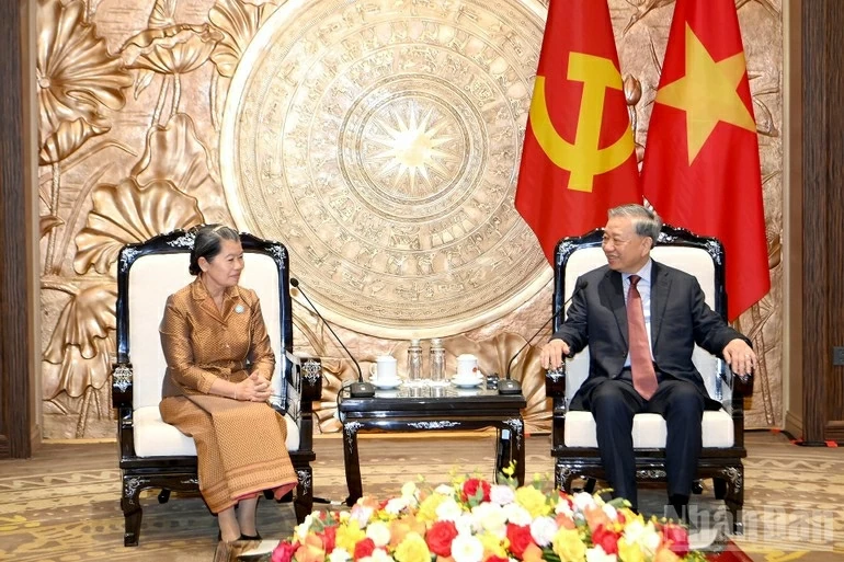 General Secretary To Lam welcomes delegation from Cambodian National Council of the Solidarity Front for the Development of Cambodia Motherland