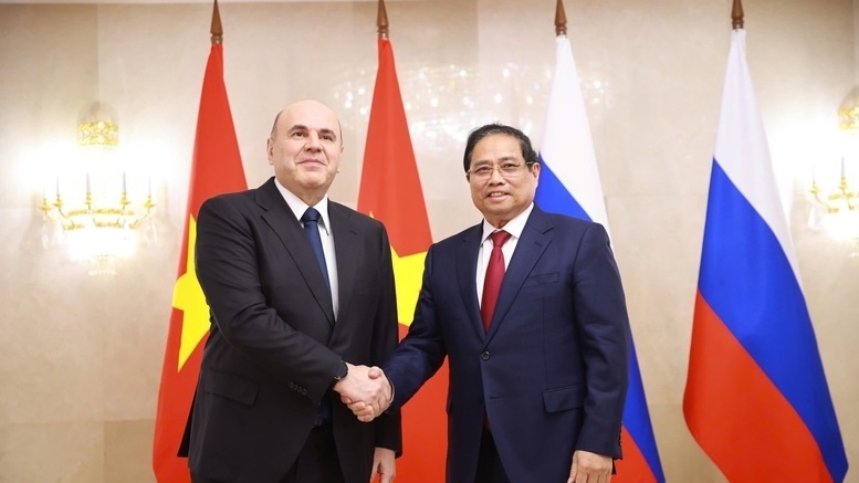 Vietnamese, Russian Prime Ministers hold talks, witness signing of nuclear power agreement