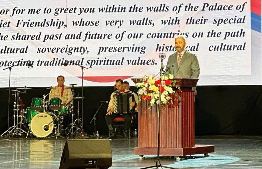 Hanoi opens Russian Cultural Days with performances by the Omsk Folk Choir