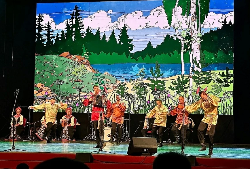 Hanoi opens Russian Cultural Days with performances by the Omsk Folk Choir
