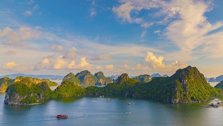 Bai Tu Long Bay listed among Top 7 Wonders in Southeast Asia
