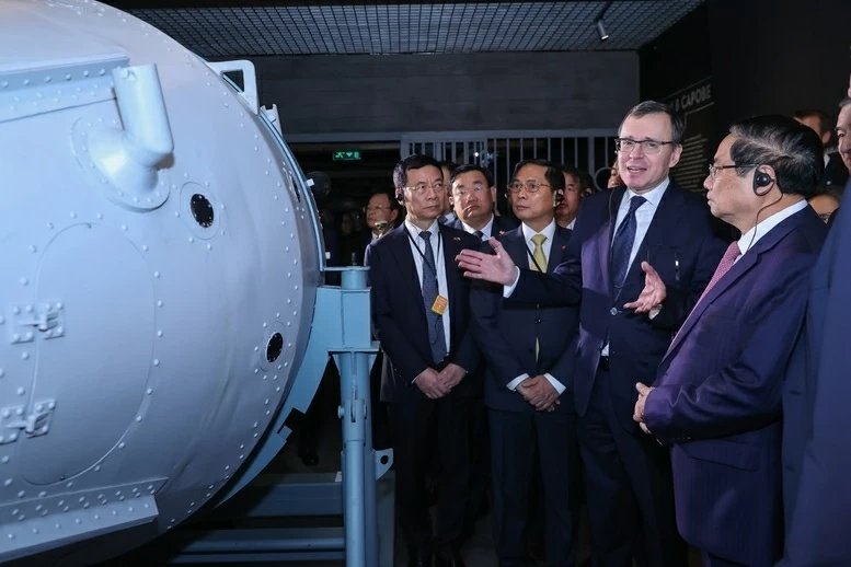 Prime Minister Pham Minh Chinh visits Russia's Atomic Energy Museum