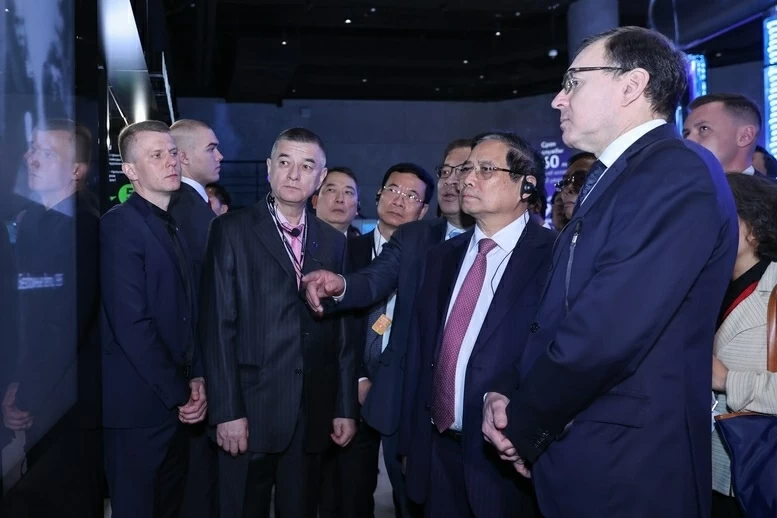Prime Minister Pham Minh Chinh visits Russia's Atomic Energy Museum