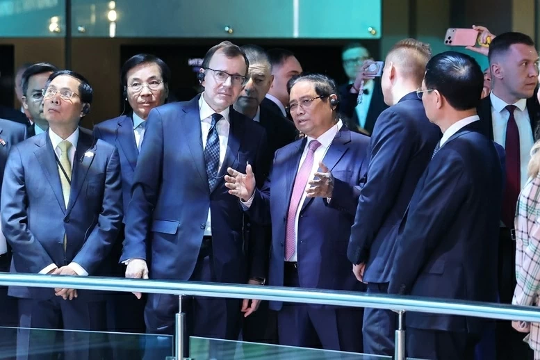 Prime Minister Pham Minh Chinh visits Russia's Atomic Energy Museum