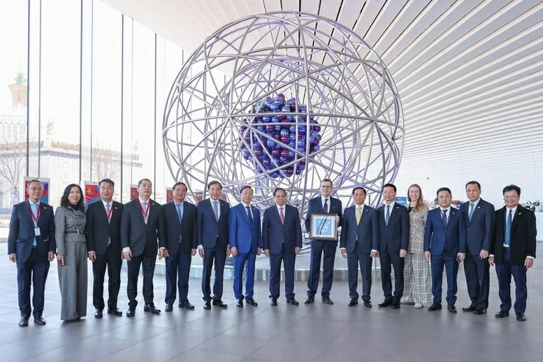 Prime Minister Pham Minh Chinh visits Russia's Atomic Energy Museum