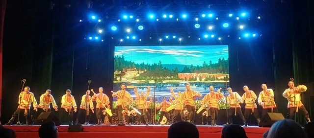 Hanoi opens Russian Cultural Days with performances by the Omsk Folk Choir