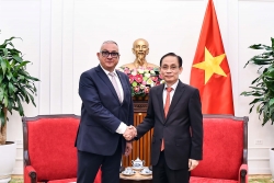 Politburo member, Foreign Minister Le Hoai Trung holds talks with EU Commissioner for International Partnerships Jozef Síkela