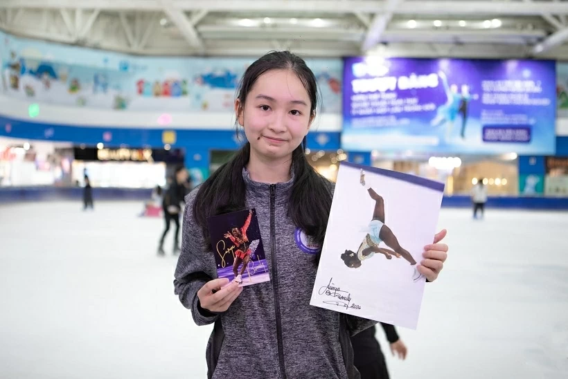 Legendary Surya Bonaly inspires young Vietnamese figure skaters