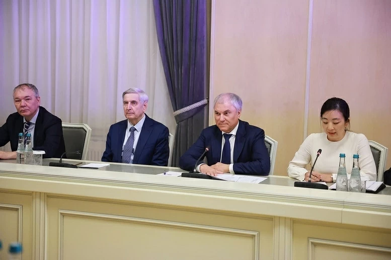 Prime Minister Pham Minh Chinh meets with Chairman of Russian State Duma Vyacheslav Volodin