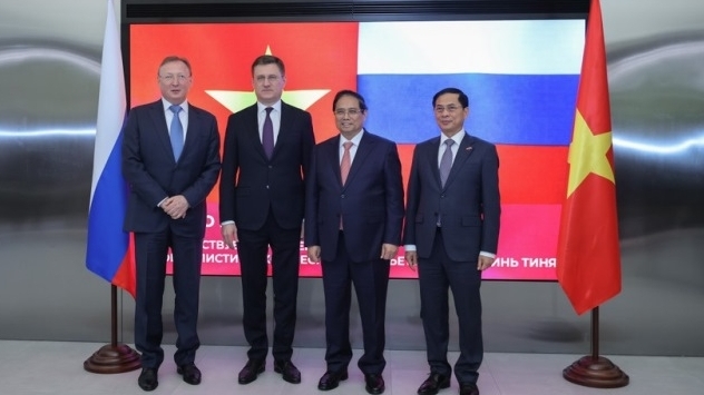 Prime Minister Pham Minh Chinh visits, works with Vietnam’s leading oil and gas partner in Russia
