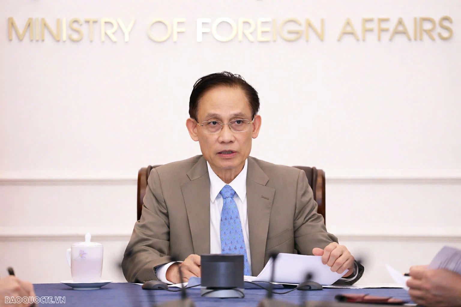 Foreign Minister Le Hoai Trung holds phone talks with Philippine Foreign Secretary Maria Theresa Lazaro