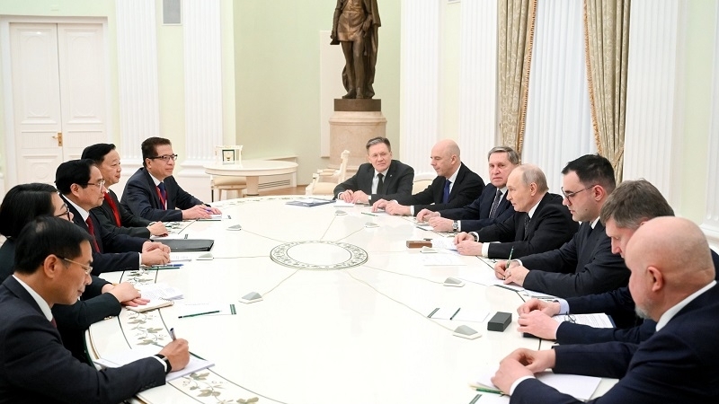 Prime Minister Pham Minh Chinh meets Russian President Vladimir Putin in Moscow