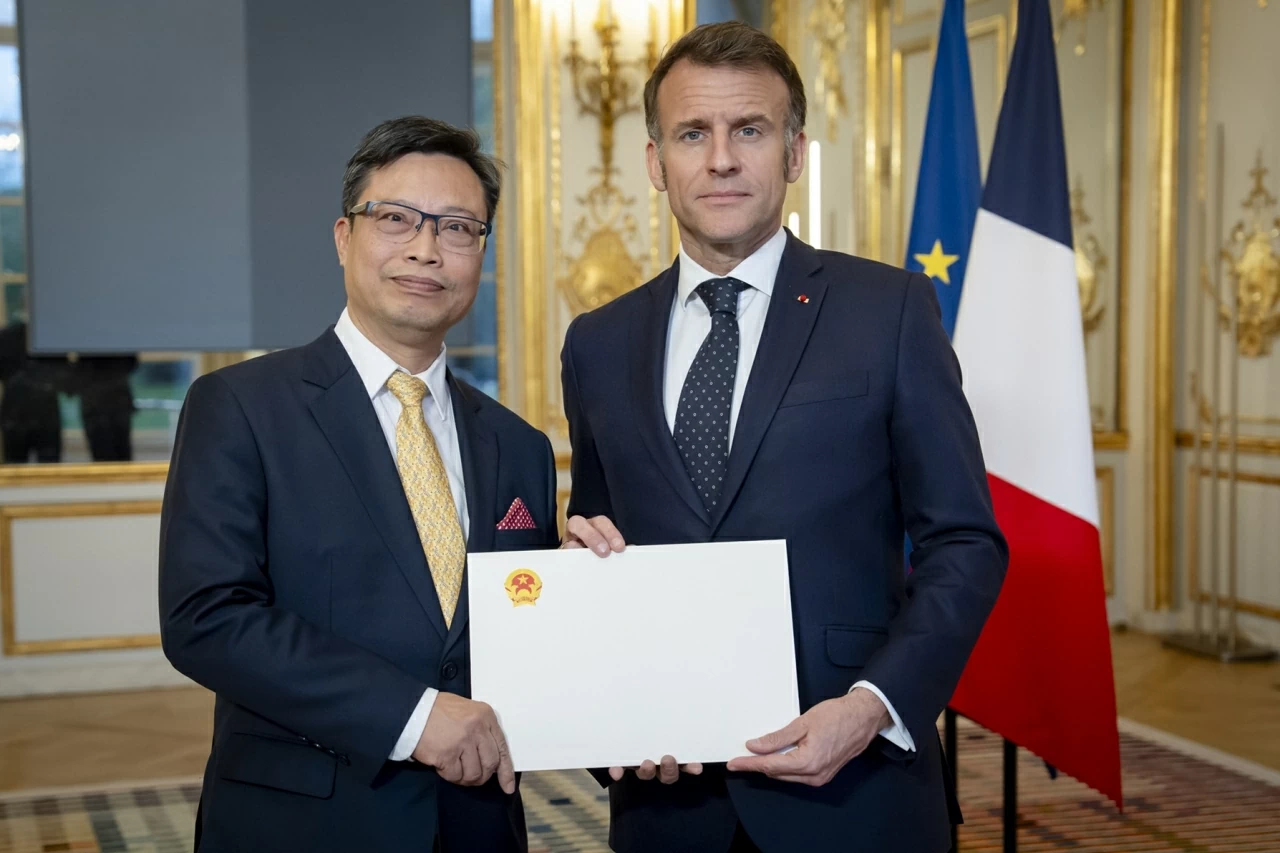 Vietnamese Ambassador to France Trinh Duc Hai presents Credentials to French President Emmanuel Macron