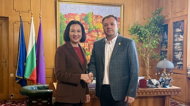 Vietnam and Bulgaria enhance local cooperation in the ancient capital Veliko Tarnovo
