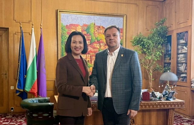 Vietnam and Bulgaria enhance local cooperation in the ancient capital Veliko Tarnovo